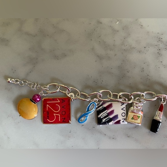 Avon 125 Anniversary Charm Bracelet NIB - Picture 3 of 7